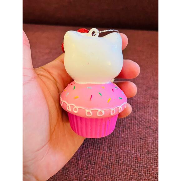 Hello Kitty Cupcake adorable ornament - Picture 2 of 3